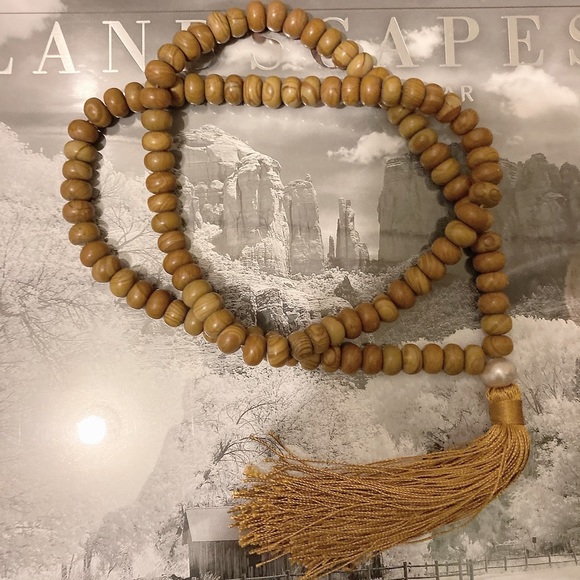 Sandalwood necklace - Picture 2 of 2